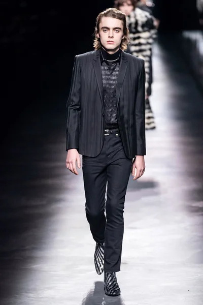 Look 48